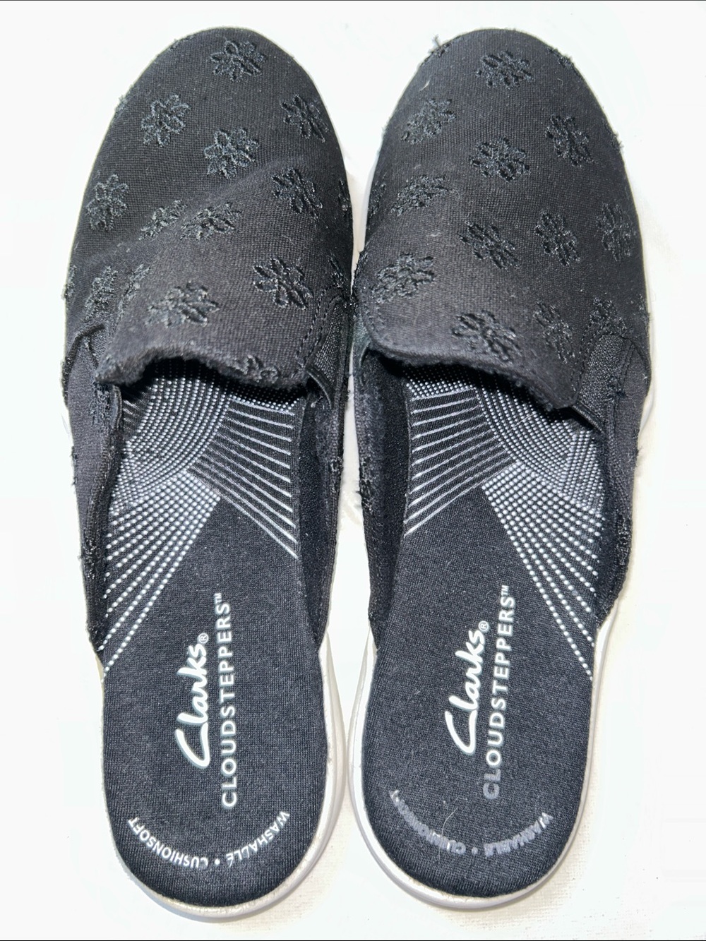 NWOB Clarks Cloudsteppers Breeze Shore Black Floral Embroidery Slip-On Clogs